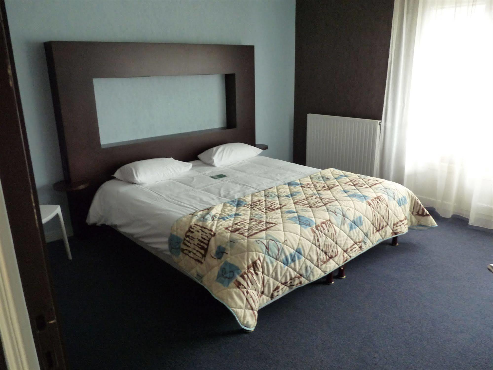 Logis Golfe Hotel Ванн Экстерьер фото